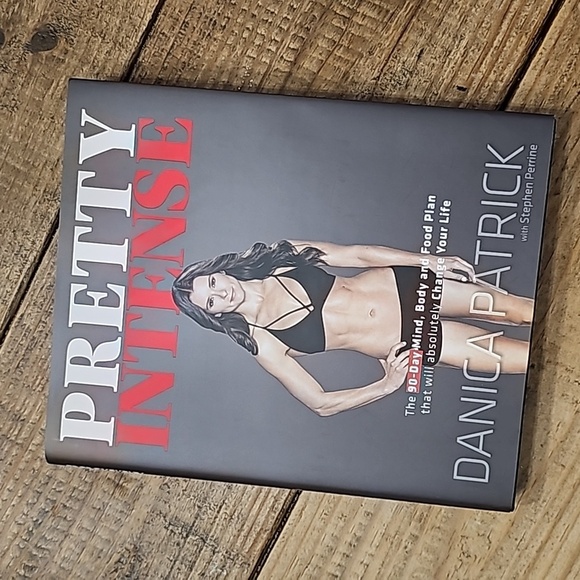 💥PRETTY INTENSE by Danica Patrick New hardcover 90 day plan fitness nutrition - Picture 1 of 2